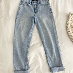 Hollister Ultra High Rise Mom Jeans